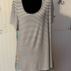 Studio 26 Pullover Top with Beautiful Back Sz xl